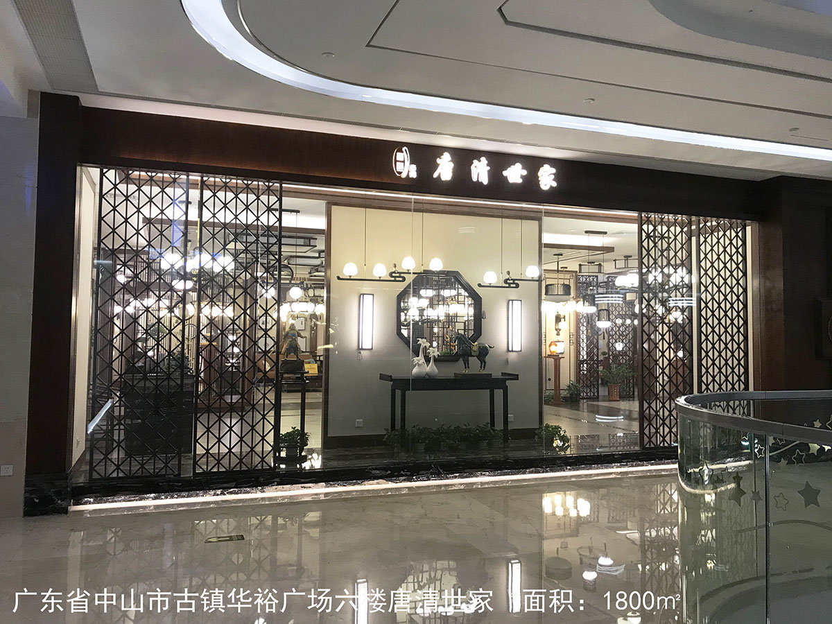 1.門(mén)頭左邊櫥窗